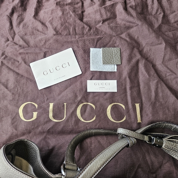 Authentic Gucci Pebbled Calfskin Medium Soho Shoulder Tote - Picture 3 of 16